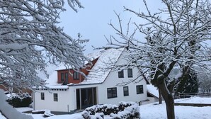 Exterior - Spacious Group Home with Garden near Edersee & Kellerwald National Park (Naumburg)