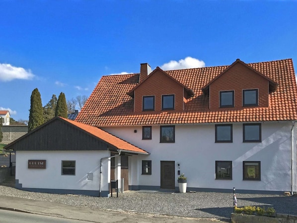 Exterior - Spacious Group Home with Garden near Edersee & Kellerwald National Park (Naumburg)