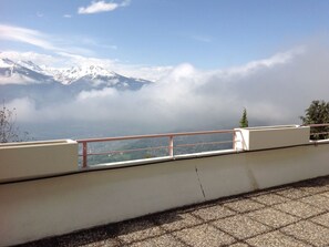 Balcony - Beautifully Situated House With a View of the Mountain World (Crans-Montana)