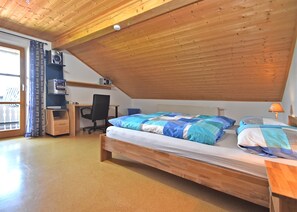 Apartment | 2 Schlafzimmer, individuell eingerichtet, Bügeleisen/Bügelbrett