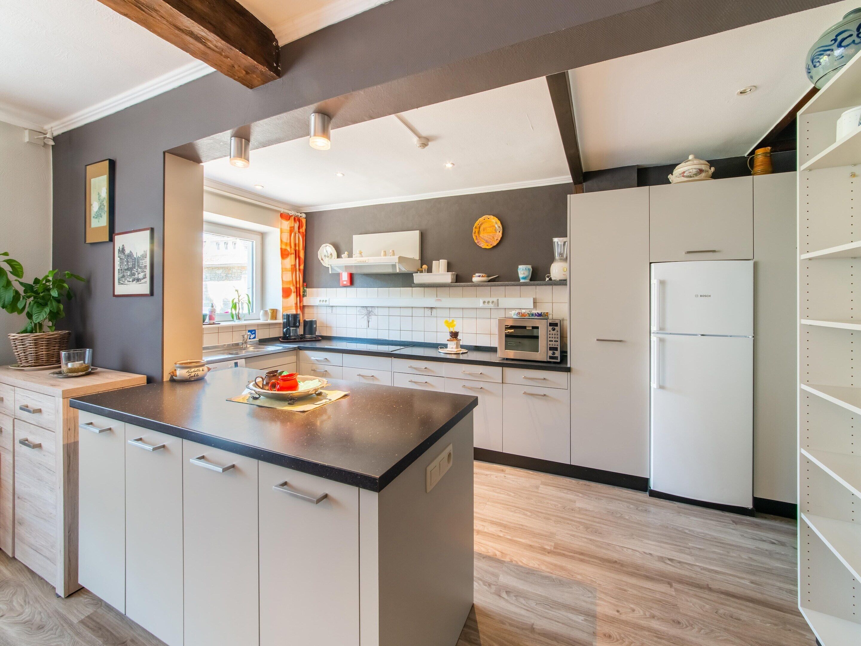 Maison | Cuisine privée | Micro-ondes, plaque de cuisson, lave-vaisselle, chaise haute