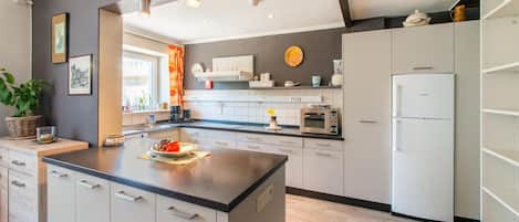 House | Private kitchen | Microwave, stovetop, dishwasher, highchair
