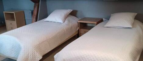 Hus | 4 sovrum, unika möbler och sängkläder