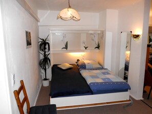 House | 3 bedrooms, individually furnished, bed sheets