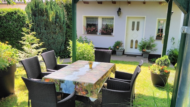 House | Reception - Spacious Holiday Home in Sommerfeld near Lake (Kremmen)