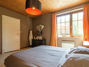 4 bedrooms, individually furnished, bed sheets