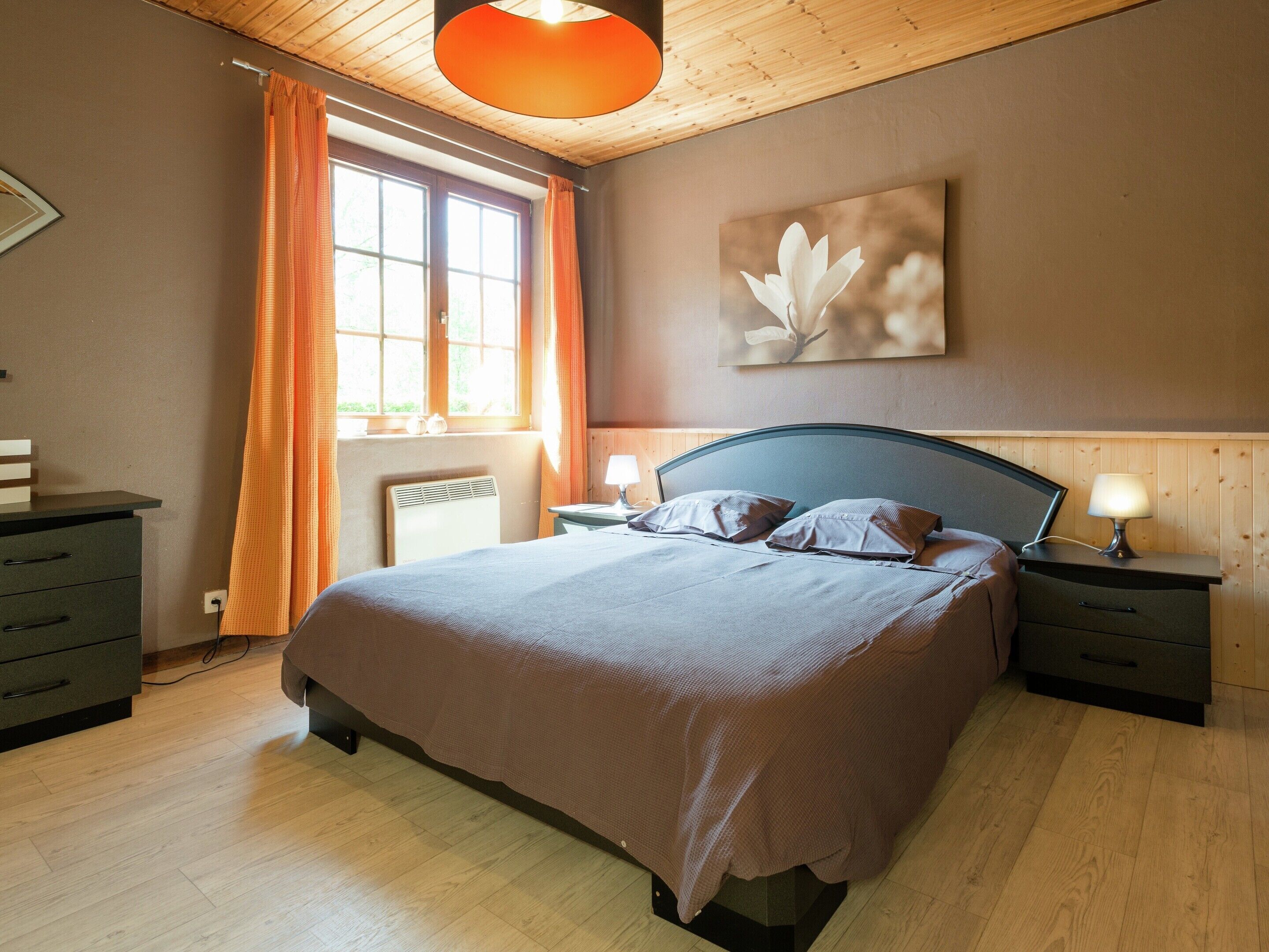 4 habitaciones, muebles diferentes y ropa de cama 