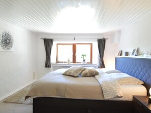 House | 3 bedrooms, individually furnished, iron/ironing board