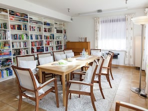 Dining - Amazing Holiday Home Directly on the Rhine With Roof Terrace and a Large Garden (Sankt Goarshausen)
