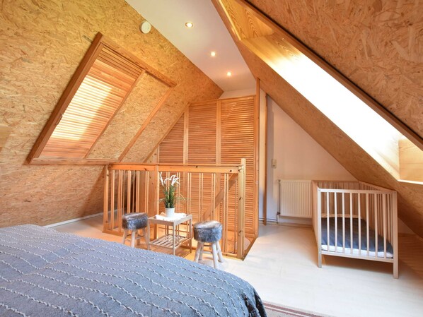 Apartment | 2 bedrooms, individually furnished, bed sheets