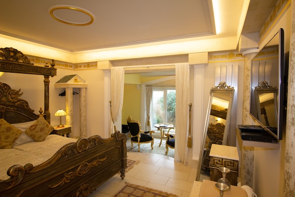 Royal Suite, Jetted Tub (Roman Palaestra)