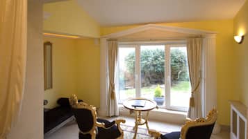 1 bedroom, minibar, individually decorated, individually furnished