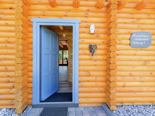 Exterior - Unique Wooden Holiday Home in the Beautiful Sauerland With Garden, Terrace, Sauna (Medebach)