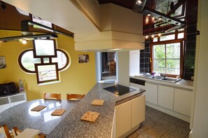 Private kitchen - Luxurious Farmhouse in Rondu Luxembourg (Libramont-Chevigny)