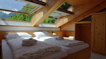 Apartemen | 3 kamar tidur dan dilengkapi dengan perabotan berbeda-beda