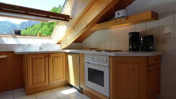 Apartemen | Dapur pribadi | Kursi makan untuk bayi