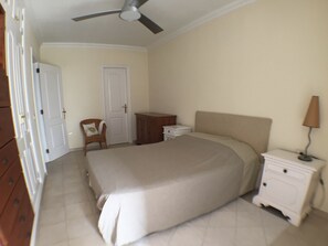 4 bedrooms, individually furnished, cribs/infant beds, bed sheets - Semi-detached Holiday Home With Shared Pool, Near the Beach of Costa Adeje (Adeje)