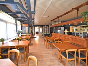 House | Dining - Spacious Holiday Home in Löwensen Lower Saxony near Forest (Bad Pyrmont)
