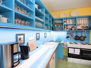 House | Dapur peribadi | Peti sejuk, ketuhar gelombang mikro