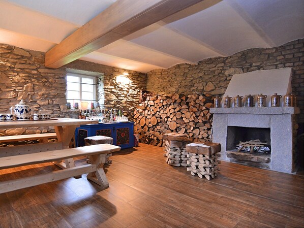 House | Dining