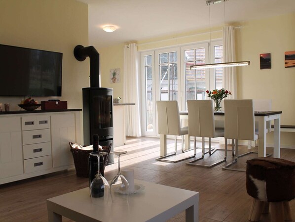 Fireplace, DVD player, MP3 dock