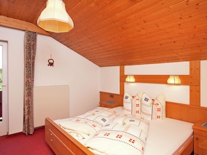 Apartment | 2 bedrooms, individually furnished, bed sheets - Apartment in Austria With Mountain Views (Laengenfeld)