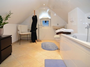 Apartment | Bathroom