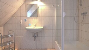 Bathroom - Cozy Holiday Home in Stormbruch With Private Terrace (Diemelsee)