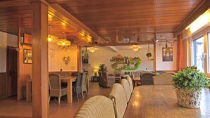 Dining - Cozy Holiday Home in Stormbruch With Private Terrace (Diemelsee)