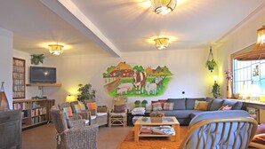Living room - Cozy Holiday Home in Stormbruch With Private Terrace (Diemelsee)