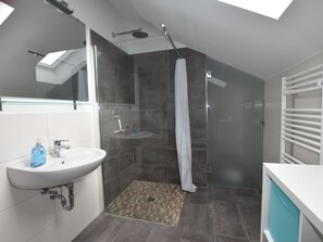 Shower, towels