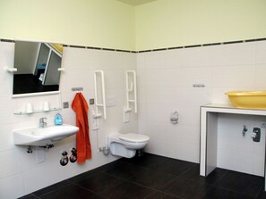 Apartment | Badezimmer | Dusche, Handtücher