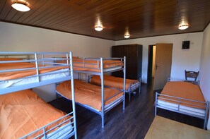 House | 6 bedrooms, individually furnished, bed sheets