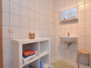 Apartment | Badezimmer | Dusche, Haartrockner, Handtücher