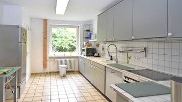 Rumah | Dapur pribadi | Kompor dan kursi makan untuk bayi