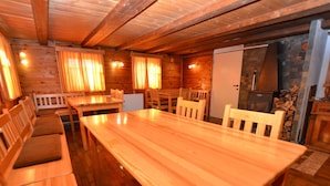 House | Living room - Authentic Log Cabin With Fireplace, Only 300m to the Ski Slope, Unobstructed View (Korenov)