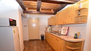 House | Private kitchen | Coffee/tea maker, fridge, microwave - Authentic Log Cabin With Fireplace, Only 300m to the Ski Slope, Unobstructed View (Korenov)