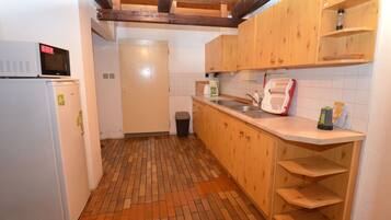 House | Dapur peribadi | Peti sejuk, ketuhar gelombang mikro, pembancuh kopi/teh
