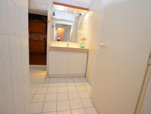 House | Bathroom