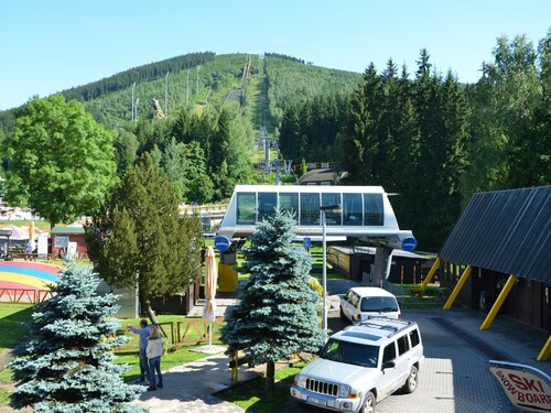 Authentic Log Cabin With Fireplace, Only 300m to the Ski Slope, Unobstructed View