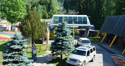 Authentic Log Cabin With Fireplace, Only 300m to the Ski Slope, Unobstructed View