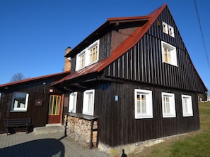 Exterior - Authentic Log Cabin With Fireplace, Only 300m to the Ski Slope, Unobstructed View (Korenov)