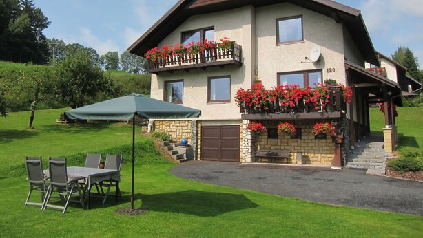 Garden - Holiday Home With Large Garden, Private Swimming Pool, Beautiful View and Directly by the Piste (Dolni Dvur)