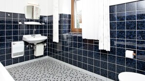 House | Bathroom - Romantic Holiday Home in Wallenborn near Forest (Wallenborn)