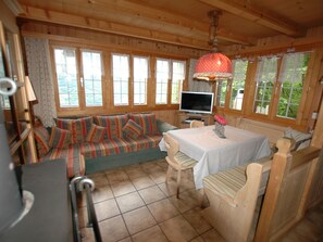 House | Living room - Beautiful Holiday Home in Brienz With Lake View (Brienz)