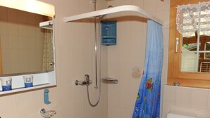House | Bathroom | Shower, towels