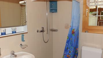 House | Bathroom | Shower, towels