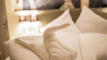 4 Schlafzimmer, individuell eingerichtet, Bettwäsche