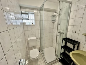 Apartment | Bathroom - Malerisches Ferienhaus in Reil (Reil)