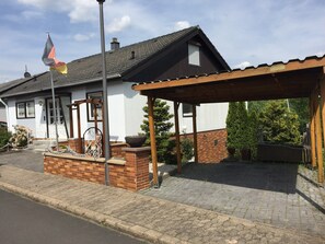 Apartment | Exterior - Malerisches Ferienhaus in Reil (Reil)